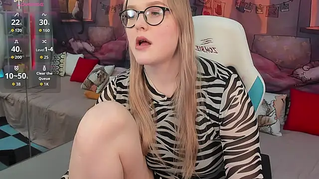 Snapshot of SallyPratt chatting on 5, 12, 2025 SallyPratt online show from 5, 12, 2025