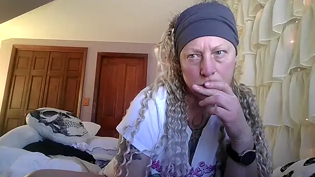 Snapshot of Outdoorchicjj chatting on 6, 2, 2026 Outdoorchicjj online show from 6, 2, 2026