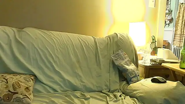 Snapshot of blondebombshell4343 chatting on 17, 12, 2025 blondebombshell4343 online show from 17, 12, 2025