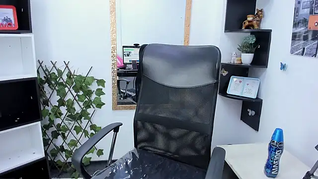 sophi hardd  online show from 5, 2, 2026