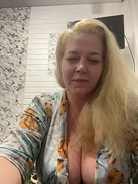 Snapshot of JenniferCarmen chatting on 16, 12, 2025 JenniferCarmen online show from 16, 12, 2025