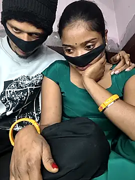 Snapshot of couplegk71 chatting on 5, 2, 2026 couplegk71 online show from 5, 2, 2026
