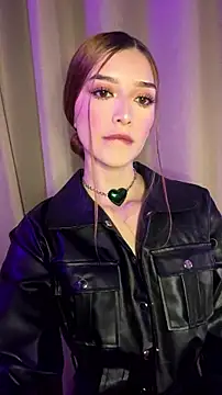 HoneyWeebsss online show from 18, 7, 2026