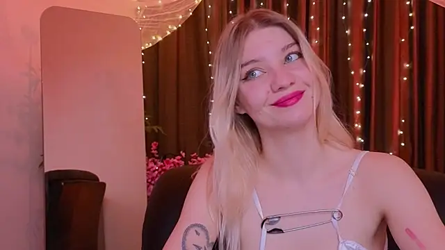 Snapshot of shark_attack52 chatting on 22, 12, 2025 shark attack52 online show from 22, 12, 2025