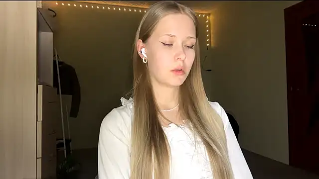 ZaidaSchwarten online show from 2, 2, 2026