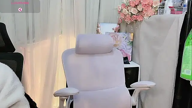 Yvonne-07 online show from 7, 1, 2026