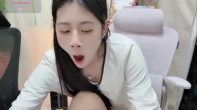 Yvonne-07 online show from 7, 3, 2026