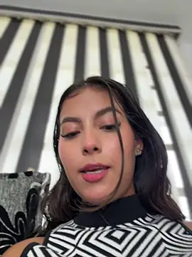 Snapshot of Valeria-escobar chatting on 19, 4, 2026 Valeria-escobar online show from 19, 4, 2026