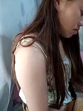 Snapshot of little-effy chatting on 8, 7, 2026 little-effy online show from 8, 7, 2026