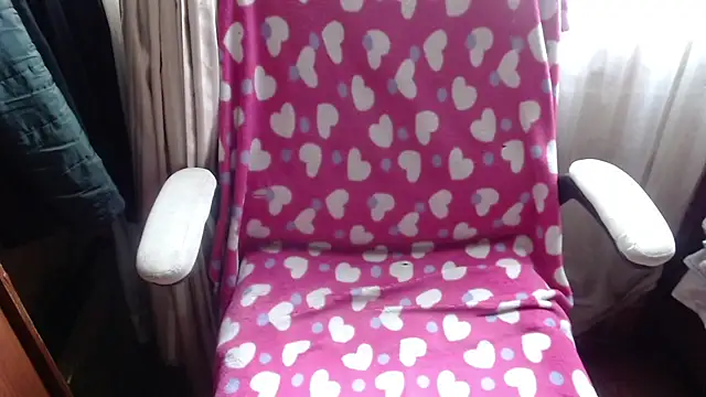 Snapshot of 666maskgirl chatting on 14, 2, 2026 666maskgirl online show from 14, 2, 2026