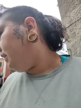 Divine Pouvoir online show from 25, 2, 2026