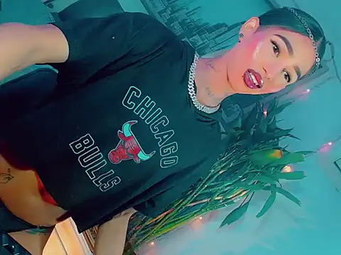 agathaferrer3 online show from 10, 4, 2026