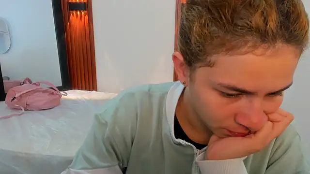 VivianOwen9 online show from 2, 2, 2026