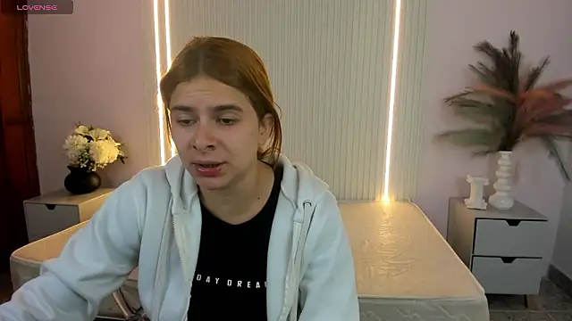 VivianOwen9 online show from 16, 2, 2026