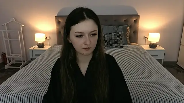 CyrenaLuxe online show from 8, 4, 2026