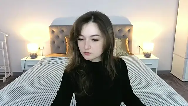 CyrenaLuxe online show from 15, 4, 2026