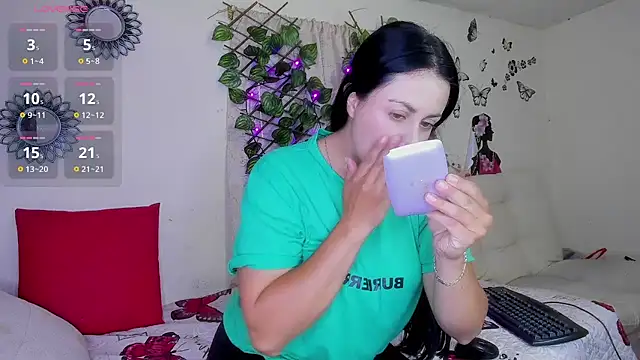 Juli castillo1 online show from 2, 6, 2026