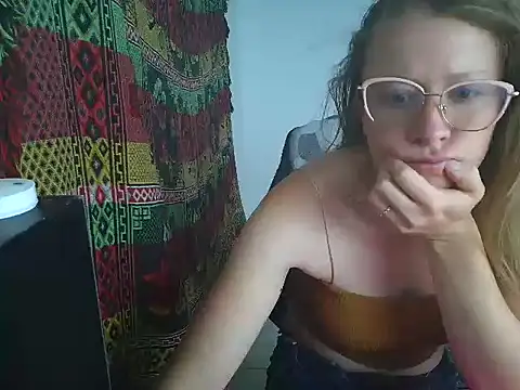 Snapshot of arianna_blonde chatting on 1, 3, 2026 arianna blonde online show from 1, 3, 2026