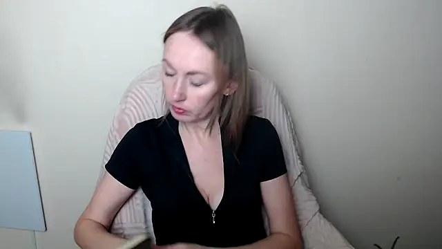 LiaSeass  online show from 7, 4, 2026