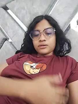Snapshot of DAFNNEE_HOT chatting on 3, 6, 2026 DAFNNEE HOT online show from 3, 6, 2026