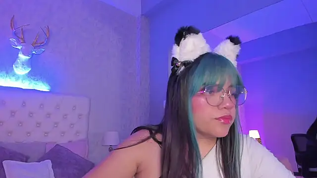 ZoeSkyee  online show from 14, 12, 2025