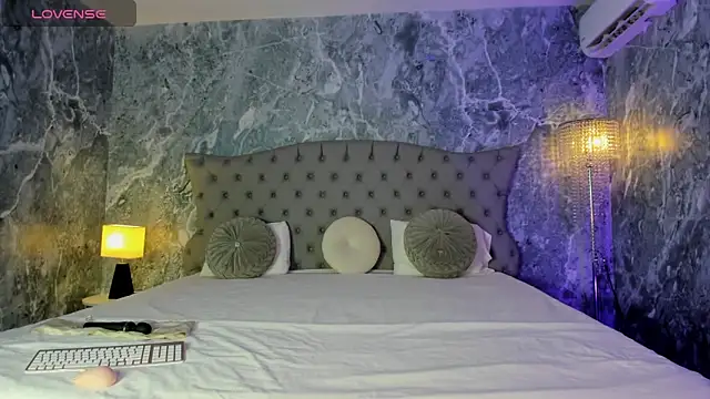 EVANGELIINE 21 online show from 4, 4, 2026