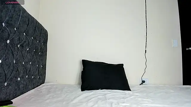 Snapshot of milk_rain chatting on 11, 5, 2026 milk rain online show from 11, 5, 2026