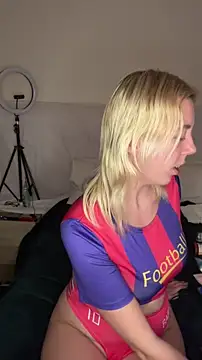 Snapshot of MonaNoire chatting on 8, 1, 2026 MonaNoire online show from 8, 1, 2026