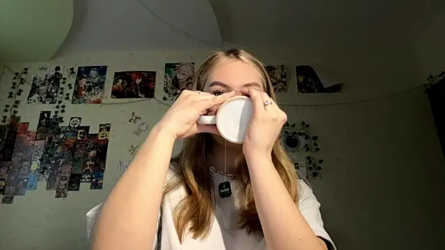 Snapshot of JanelBray chatting on 18, 12, 2025 JanelBray online show from 18, 12, 2025