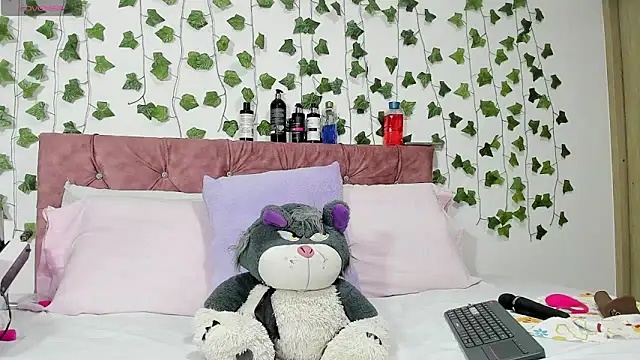 Snapshot of Ayla-marttinez chatting on 13, 7, 2026 Ayla-marttinez online show from 13, 7, 2026