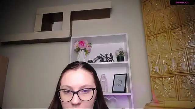 Snapshot of LiliaErmi chatting on 16, 12, 2025 LiliaErmi online show from 16, 12, 2025