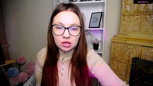 Snapshot of LiliaErmi chatting on 18, 12, 2025 LiliaErmi online show from 18, 12, 2025