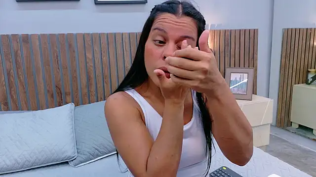 Mia Bellefort online show from 25, 3, 2026