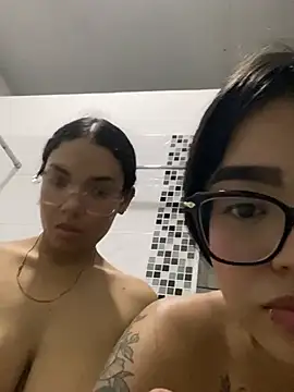 Snapshot of Emmy_And_Luna chatting on 13, 4, 2026 Emmy And Luna online show from 13, 4, 2026