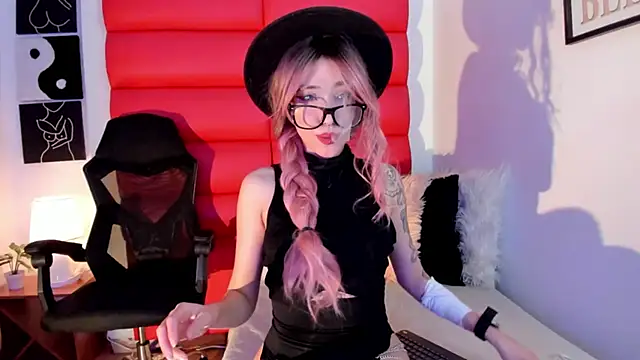 Oliviamonroex18 online show from 10, 1, 2026