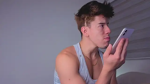 Snapshot of maxxcooper1 chatting on 19, 12, 2025 maxxcooper1 online show from 19, 12, 2025