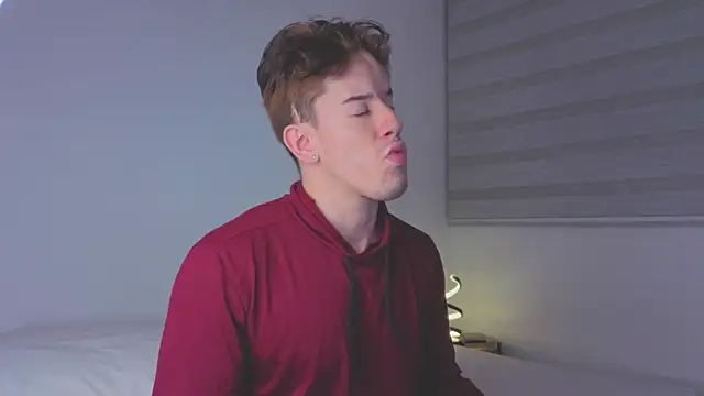 Snapshot of maxxcooper1 chatting on 21, 12, 2025 maxxcooper1 online show from 21, 12, 2025