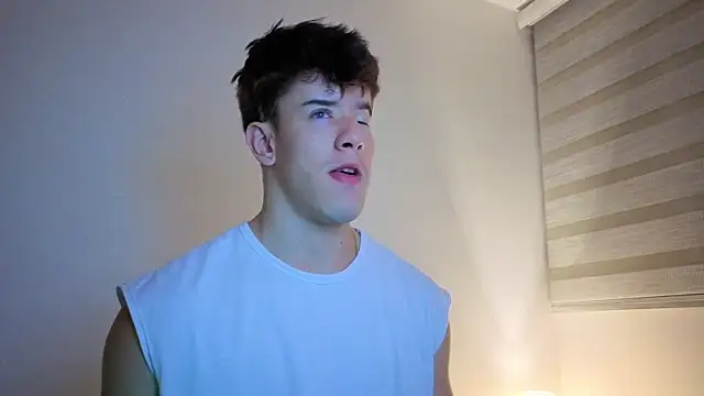 Snapshot of maxxcooper1 chatting on 23, 12, 2025 maxxcooper1 online show from 23, 12, 2025