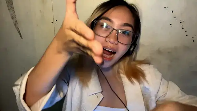 Snapshot of LenoraFrailey chatting on 22, 12, 2025 LenoraFrailey online show from 22, 12, 2025