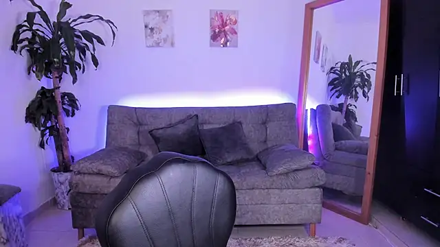 Snapshot of queenie_staar chatting on 11, 7, 2026 queenie staar online show from 11, 7, 2026