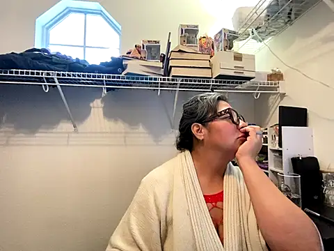 BettyWhispers online show from 21, 12, 2025