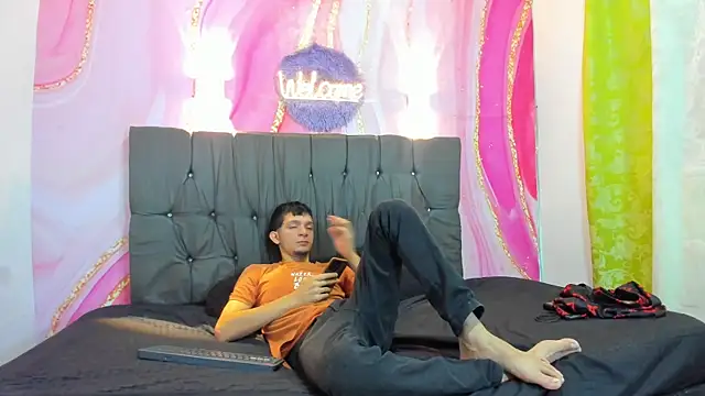 Straight Guy22 online show from 13, 1, 2026