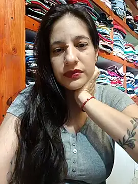 julietaloovee online show from 4, 2, 2026