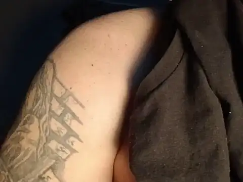 Snapshot of givr6inches chatting on 25, 6, 2026 givr6inches online show from 25, 6, 2026