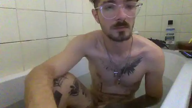 Snapshot of atreus69big chatting on 5, 7, 2026 atreus69big online show from 5, 7, 2026