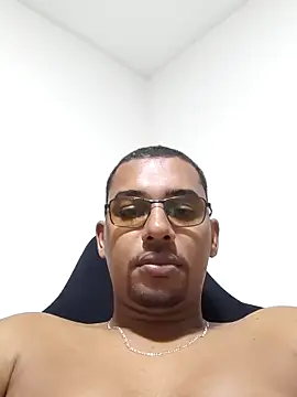 Snapshot of Reis001122 chatting on 2, 5, 2026 Reis001122 online show from 2, 5, 2026