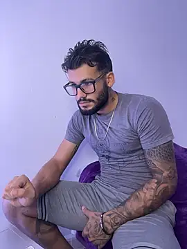 Snapshot of thedragonboyxxx chatting on 18, 12, 2025 thedragonboyxxx online show from 18, 12, 2025