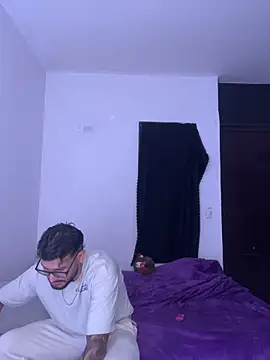 Snapshot of thedragonboyxxx chatting on 23, 12, 2025 thedragonboyxxx online show from 23, 12, 2025