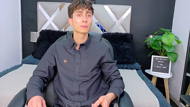 Snapshot of Ithan_Skin chatting on 18, 12, 2025 Ithan Skin online show from 18, 12, 2025