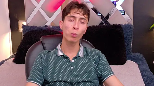 Snapshot of Ithan_Skin chatting on 19, 12, 2025 Ithan Skin online show from 19, 12, 2025